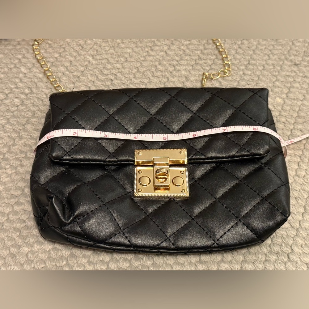 Elegant Black Quilted Chain Bag - Picture 4 of 5